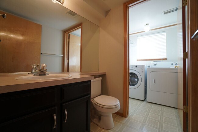 Building Photo - 1072 Scarlet Oak Dr