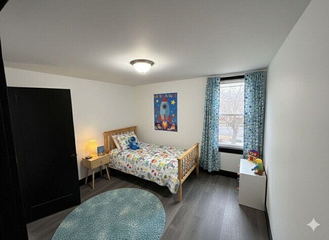 Building Photo - 910 S 18th St