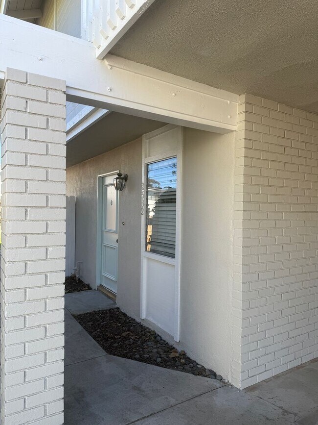 Building Photo - Seahorse 2582-2584