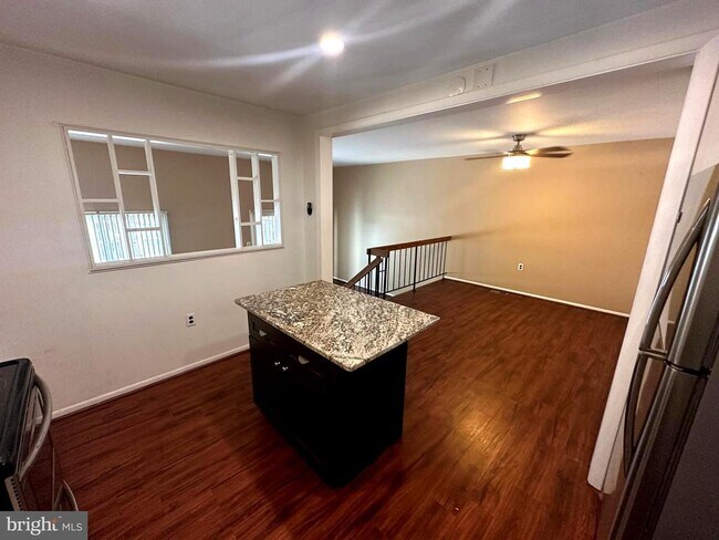 Building Photo - 6300 Bentham Ct