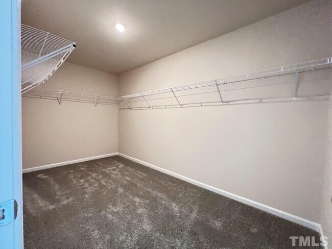 Building Photo - 3 Bedroom 2.5 Double Garage Townhome for Rent