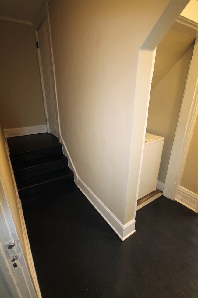 Building Photo - 27 E Duncan St