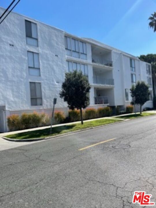 Building Photo - 9297 Burton Way