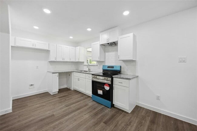 Building Photo - 1056 North Ln