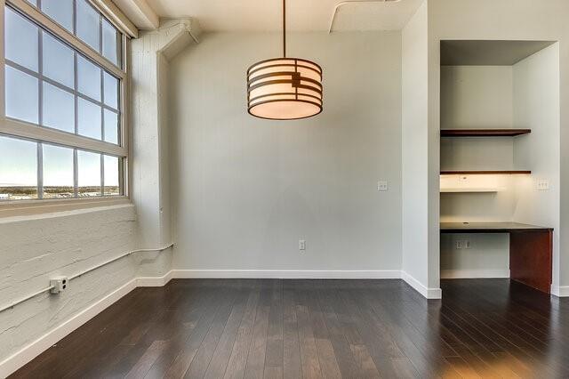 Building Photo - 2600 W 7th St