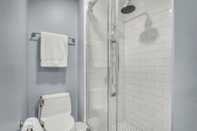 Building Photo - 658 White Ct