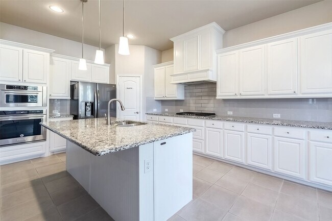 Building Photo - 6808 Badlands Dr