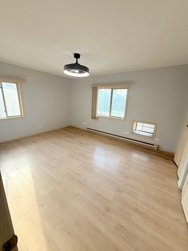 Building Photo - 1925 Canal St