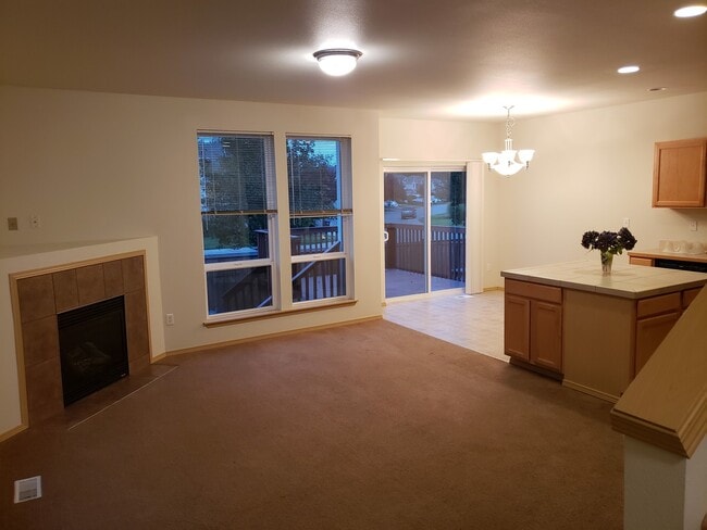 Building Photo - Gem Heights Spaciousness