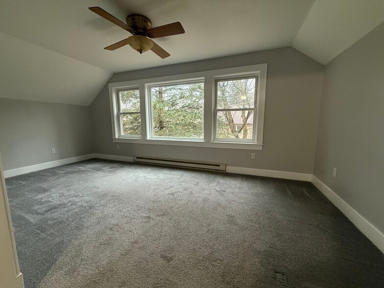 Living room - 1201 N 7th Ave E