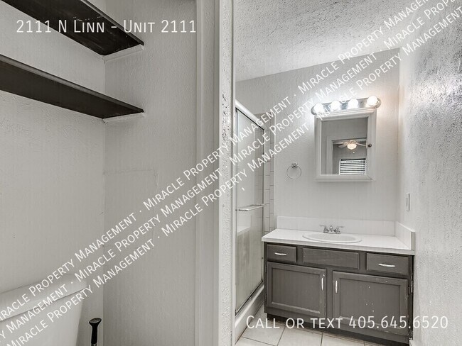 Building Photo - 2111 N Linn-Unit 2111