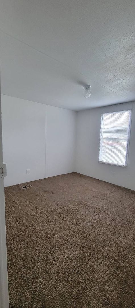 Building Photo - Ready to Move in