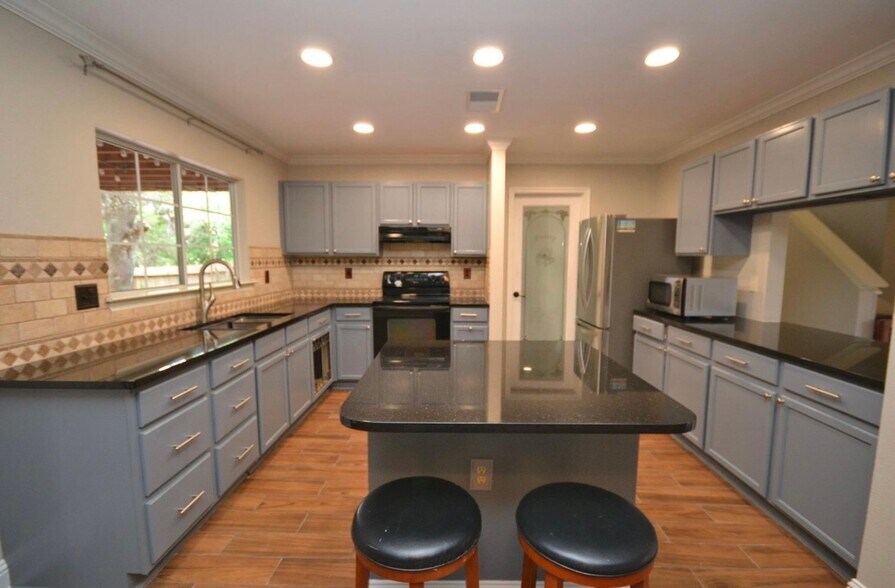 Building Photo - 9543 Summerbrook