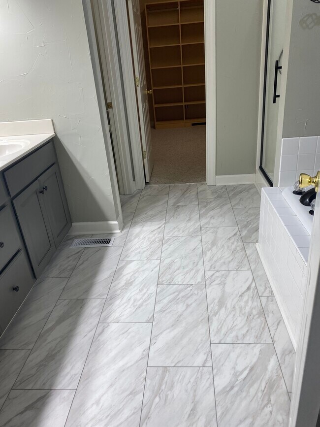 Building Photo - 35 Winchester Cv