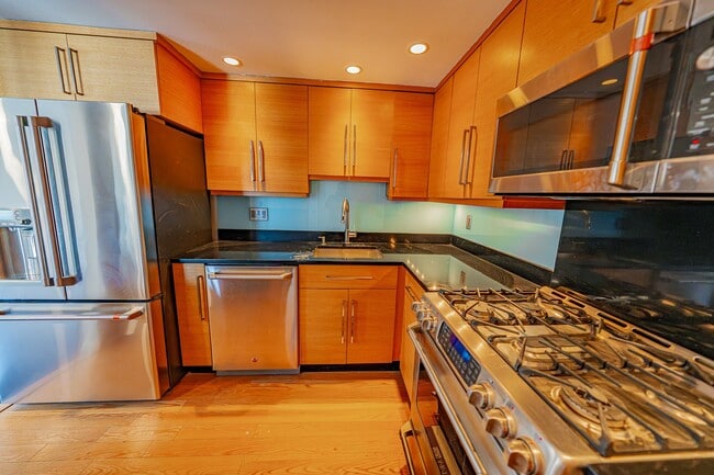 Building Photo - 13 Buena Vista St