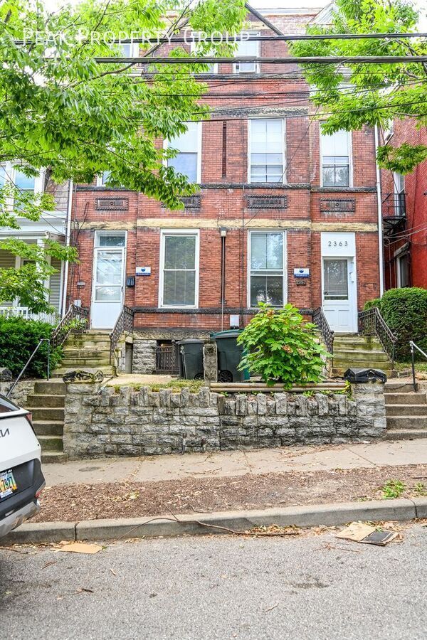 Primary Photo - 2361 W Clifton Ave