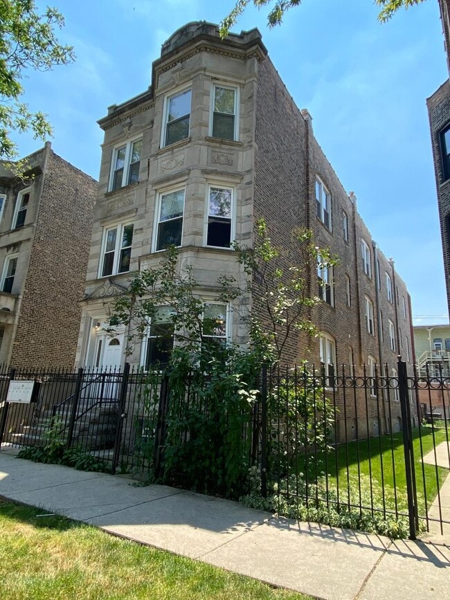 Building Photo - 2647 W Crystal St