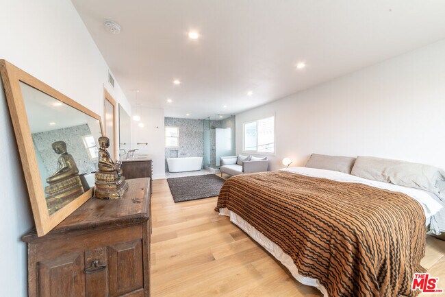 Building Photo - 29 Lighthouse St