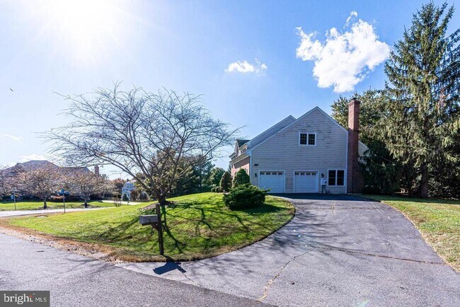 Building Photo - 1168 Taji Ct