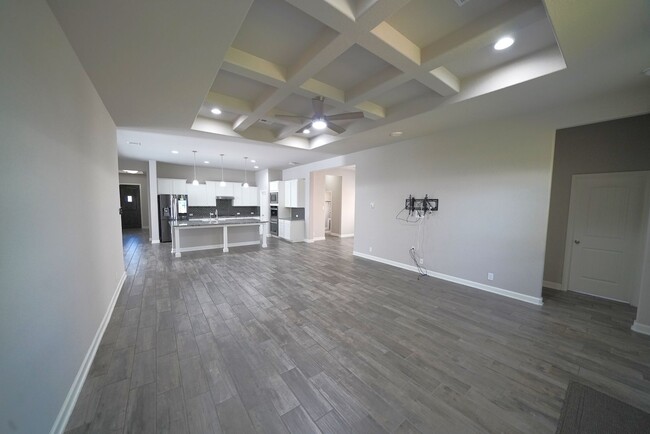 Building Photo - Executive Style Home in the Canyon Crest N...