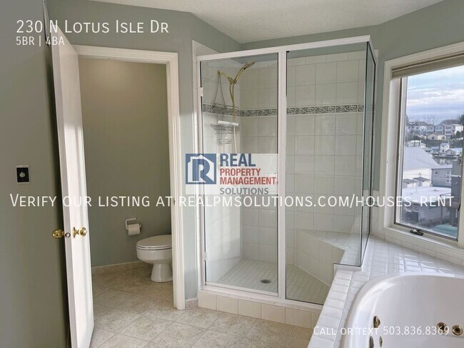 Building Photo - 230 N Lotus Isle Dr