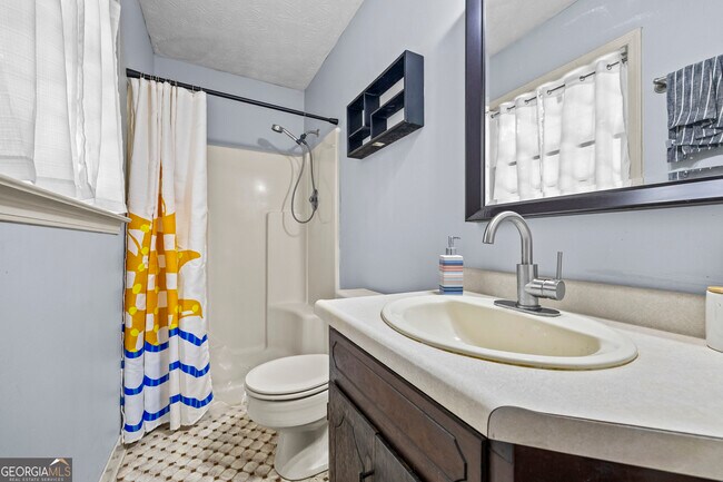 Building Photo - 527 University Cir