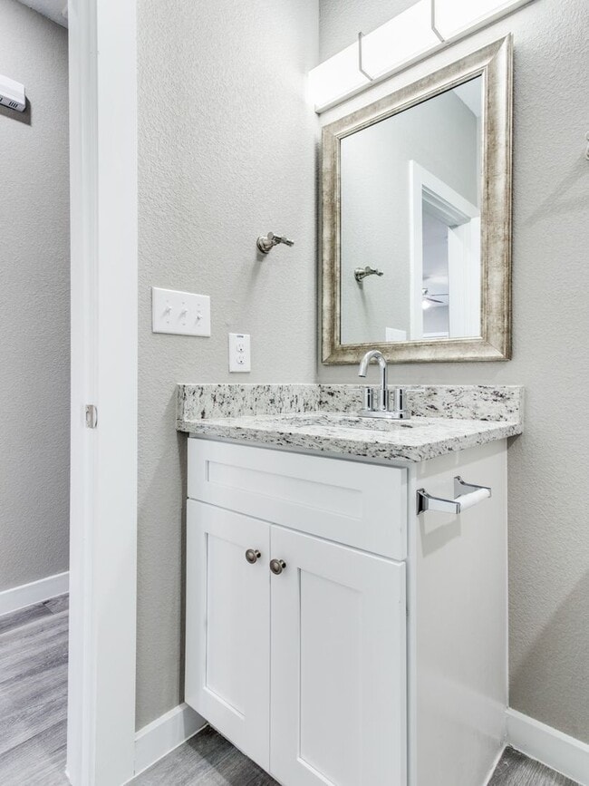 Building Photo - 3205-3207 Karen St