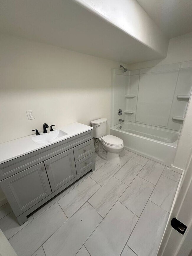 Building Photo - Private Basement Suite in Shared Lehi Townhome, Shared Kitchen