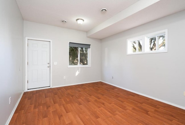 Building Photo - Perfect 4 bedroom count Home in Minneapolis