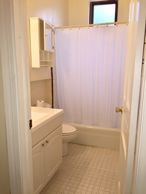 Building Photo - Shabbar-329 E St