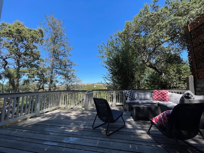 Building Photo - 252 Scenic Ave