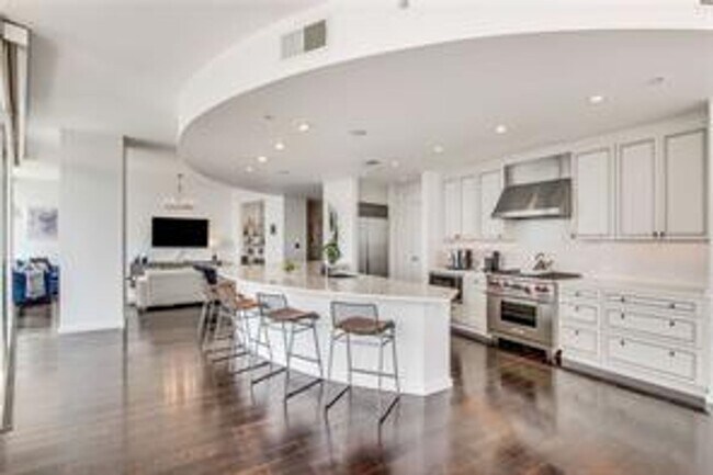 Building Photo - Furnished Luxury Buckhead Condo - Walk to EVERYTHING