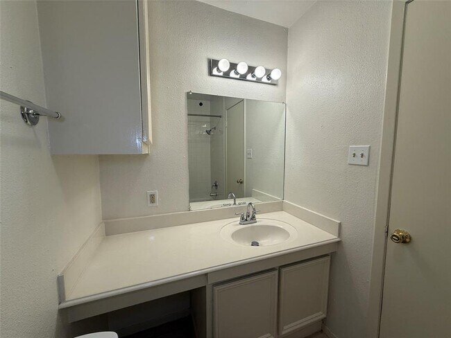 Building Photo - 1530 Heights Blvd