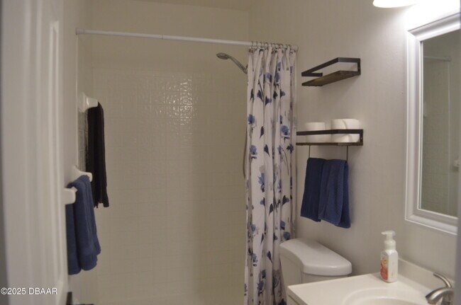 Building Photo - 175 Yorktowne Dr