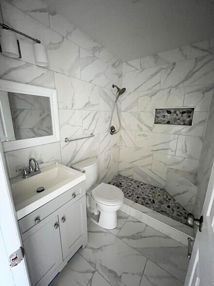 Building Photo - 1045 Miami Blvd