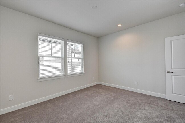Building Photo - 2710 Grand Fountains Dr