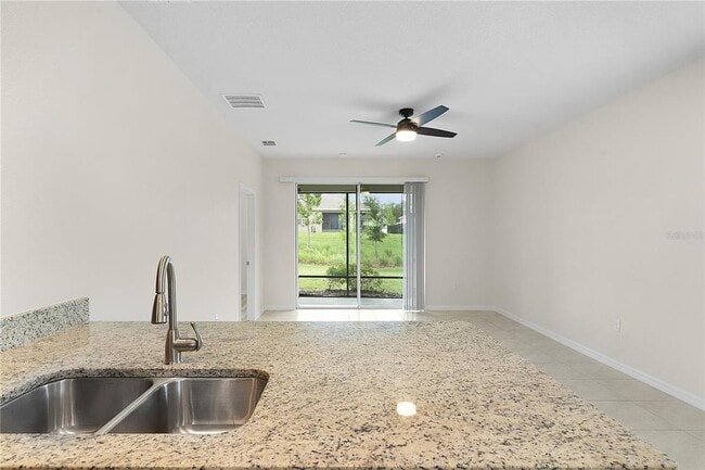 Building Photo - 5420 Sunshine Dr