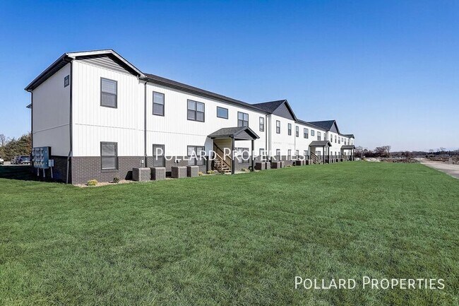 Building Photo - 910 Parkview Dr