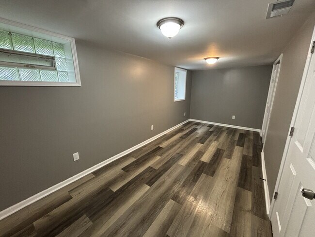 Building Photo - Ranch Style Home in Gary!