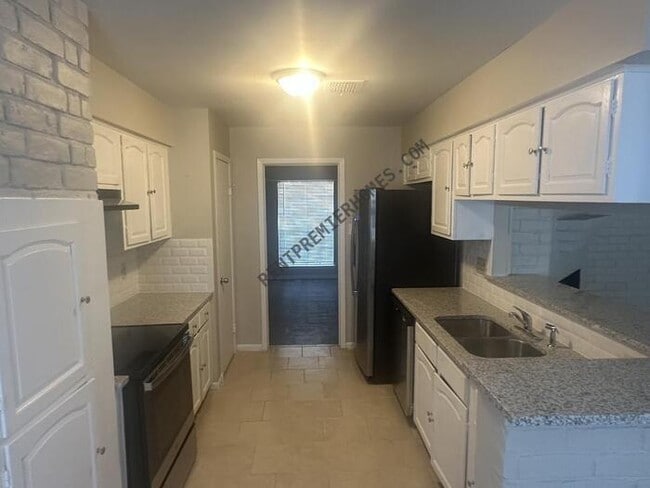 Building Photo - 403 Mistywood Dr