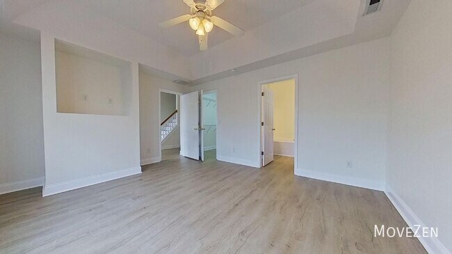 Building Photo - 4705 Pineview Dr