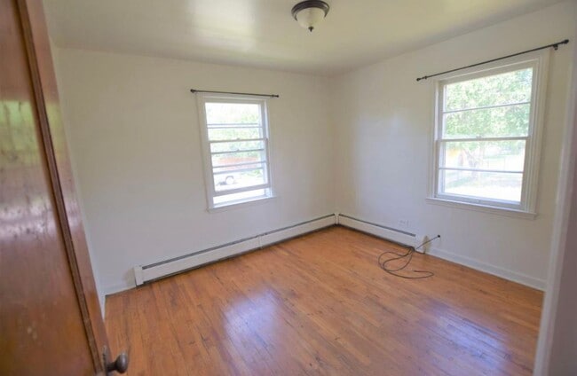Building Photo - Charming six bedroom home near River North...