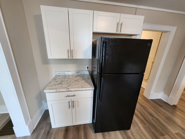 Building Photo - Spacious 3-Bedroom, 1-Bathroom Home AVAILABLE NOW!!