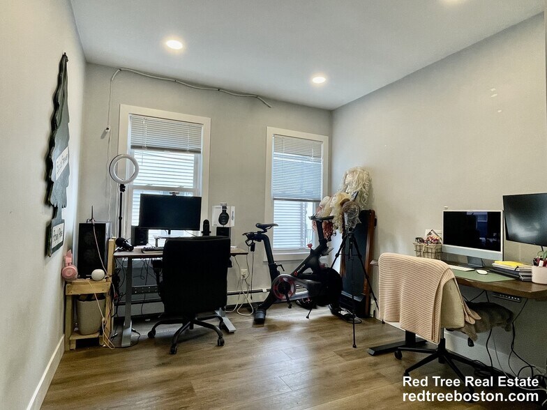 Building Photo - 11 Pearl Ter