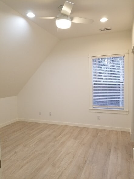Building Photo - 417 Juniper Dr