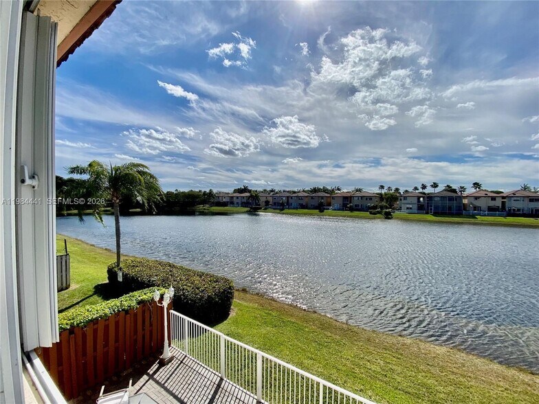 Building Photo - 11522 NW 69th Ter