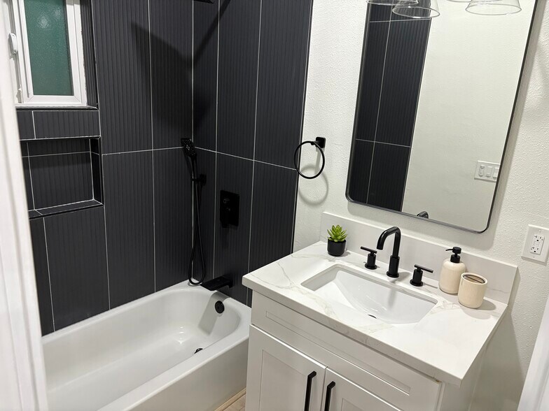 Building Photo - 6288 Broadmoor Dr