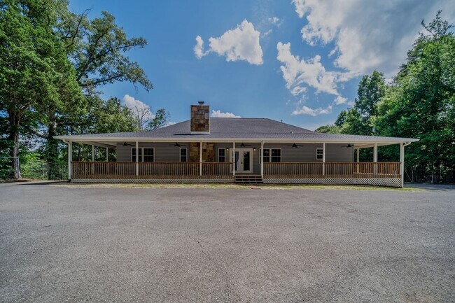 Building Photo - SHORT TERM - Spacious 3-Bedroom home with Wrap-Around Porch