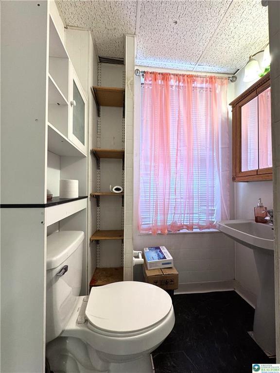 Building Photo - 527 Bradley St