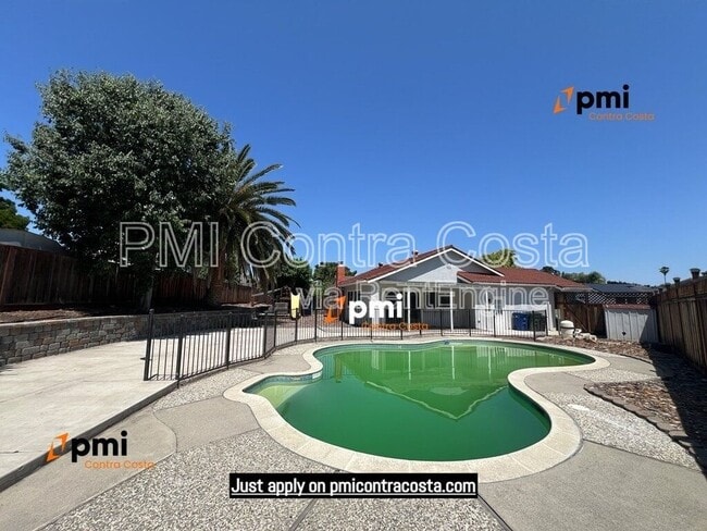 Building Photo - 2690 Waltrip Ln